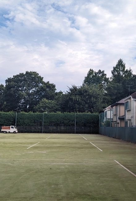 MalvernCollegeTokyoの人工芝施工中の写真