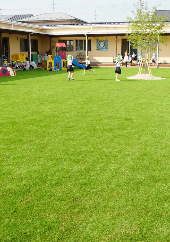 宮城県大崎市の虹の精認定こども園の人工芝